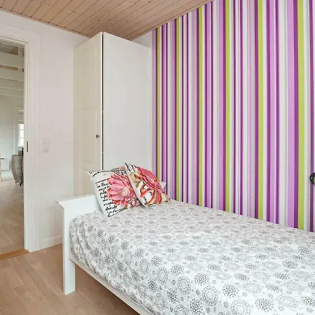 Three-bedroom Holiday In 6 Σπίτι διακοπών *