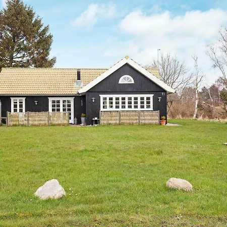Three-bedroom Holiday In 6