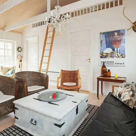 Three-bedroom Holiday In 6 *