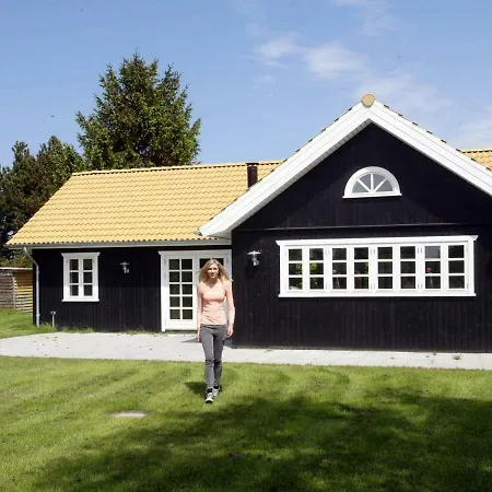 Three-bedroom Holiday In 6 *
