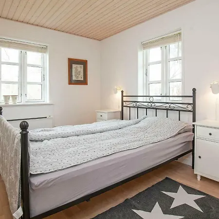 Σπίτι διακοπών Three-bedroom Holiday In 6 *